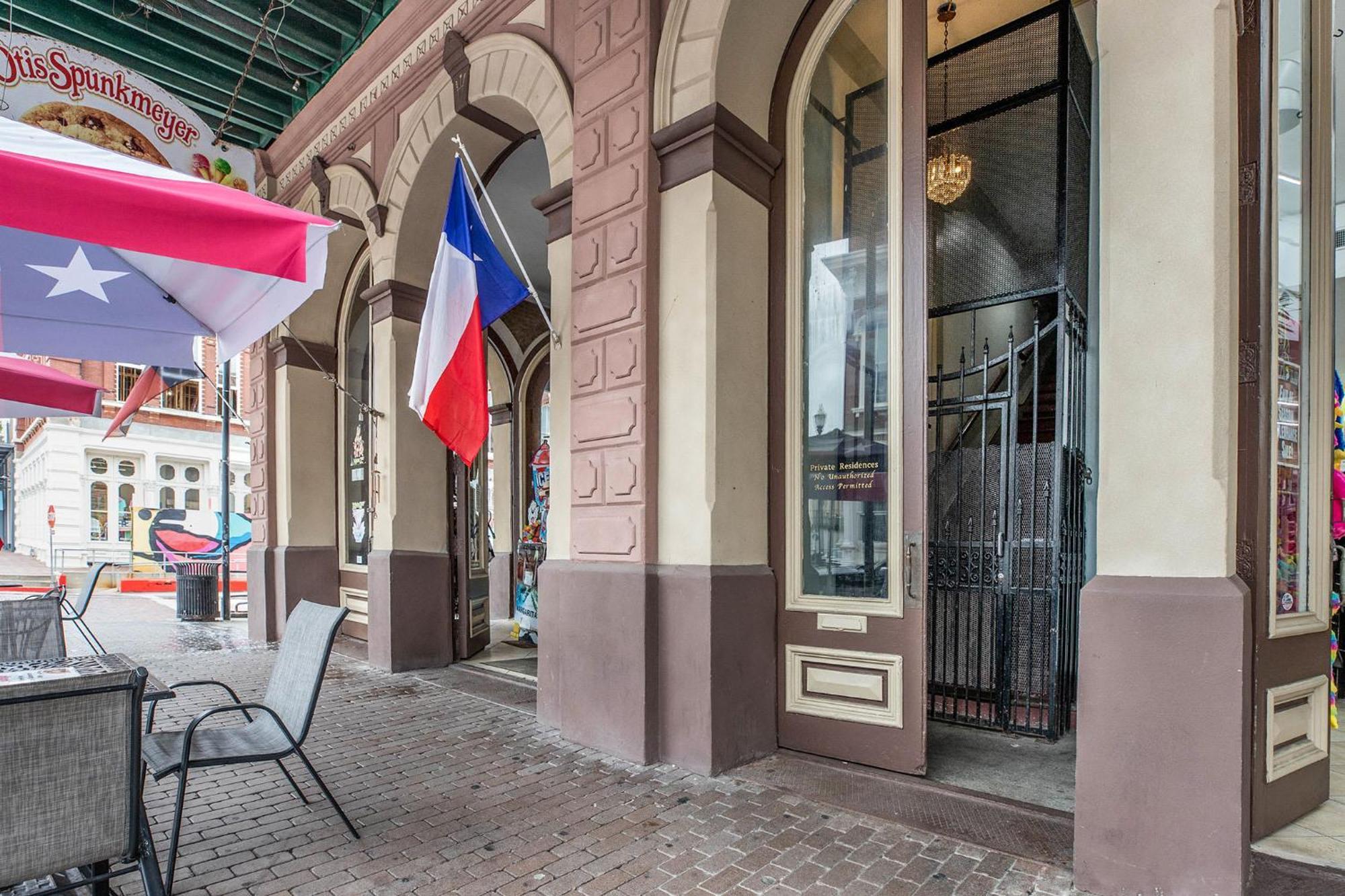 Historic Strand Lofts By 3Rd Coast Getaways Apartment Galveston Bagian luar foto